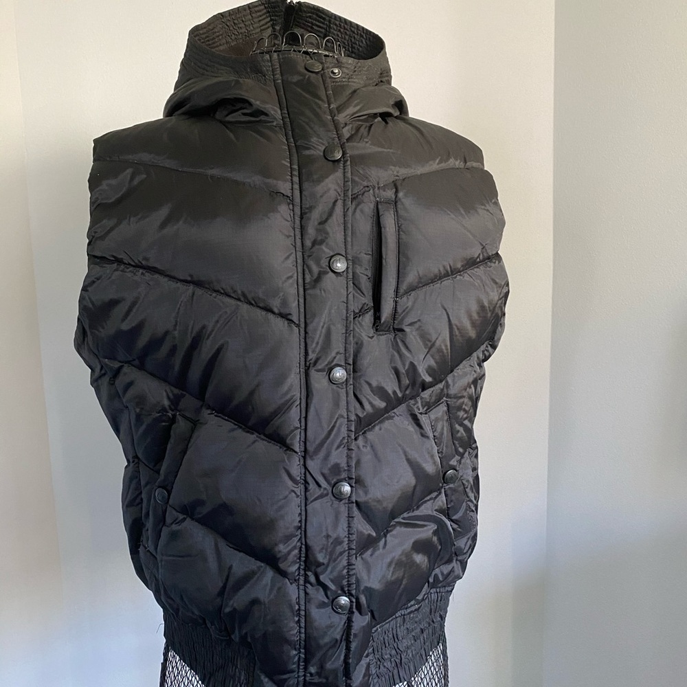 H&M hooded Puffer Vest chevron stitched
